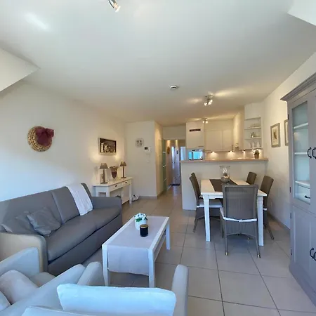 In With Terrace, Cleaning Included Apartment *