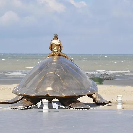 In By The Beach, Cleaning Included Lägenhet *