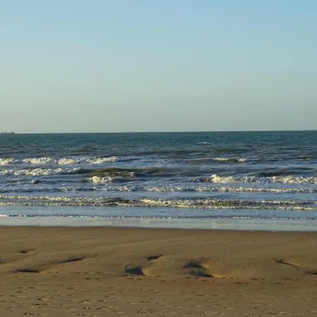 In By The Beach, Cleaning Included *