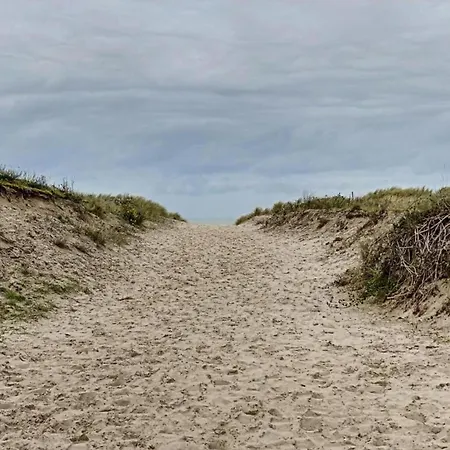 In By The Beach, Cleaning Included Lägenhet